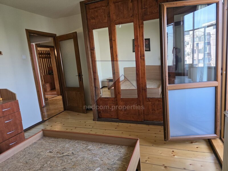 Novaci, Sebastian, inchiriere apartament 3 camere.